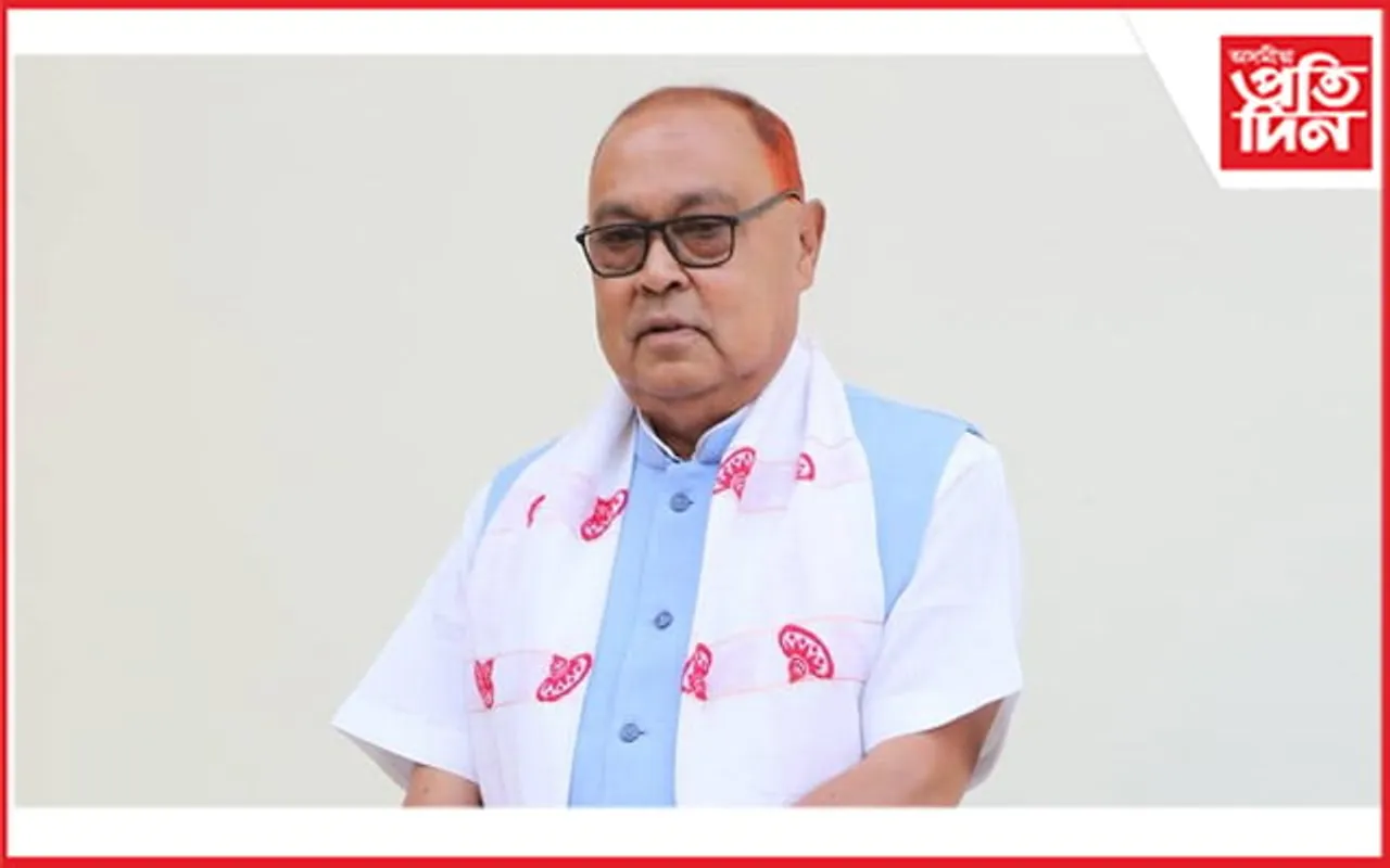 গহপুৰ পৌৰসভাৰ পদেন সদস্য হিচাপে শপত গ্ৰহণ সাংসদ ৰঞ্জিত দত্তৰ...